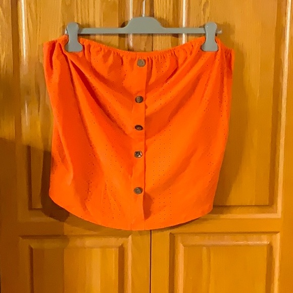 SOLD Orange top - Picture 3 of 6